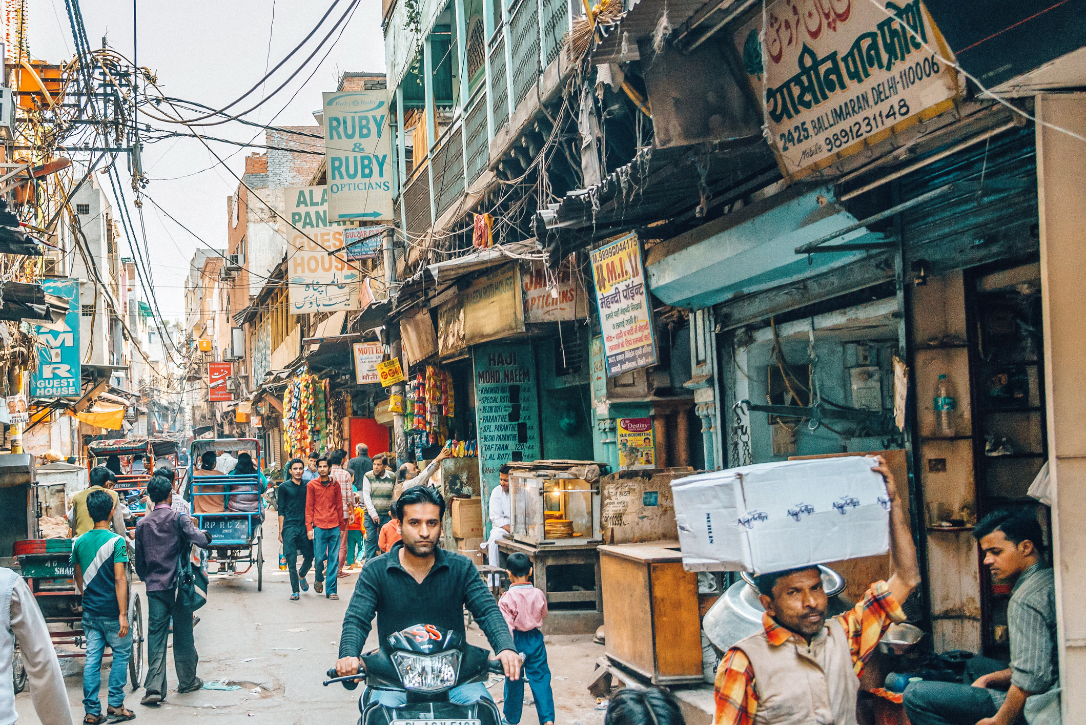 Busy streets of old Delhi