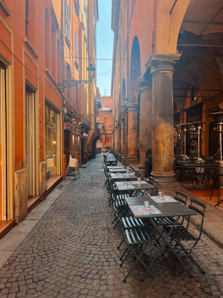 Bolonia en 24h: qué visitar y dónde comer – Trip and Table, image size:768x1024