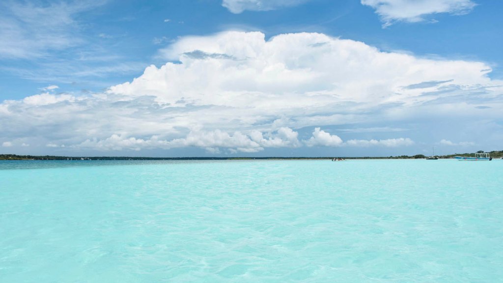 Bacalar: la laguna de los siete colores en&nbsp;México
