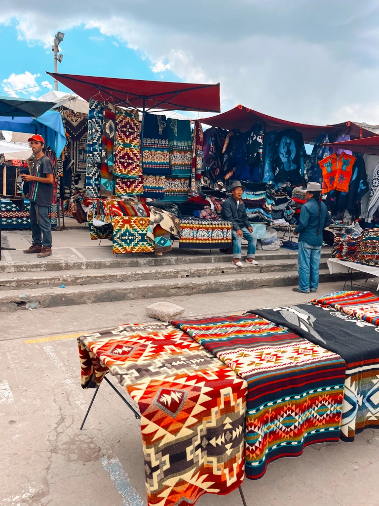 Mercado de los Ponchos, Otavalo