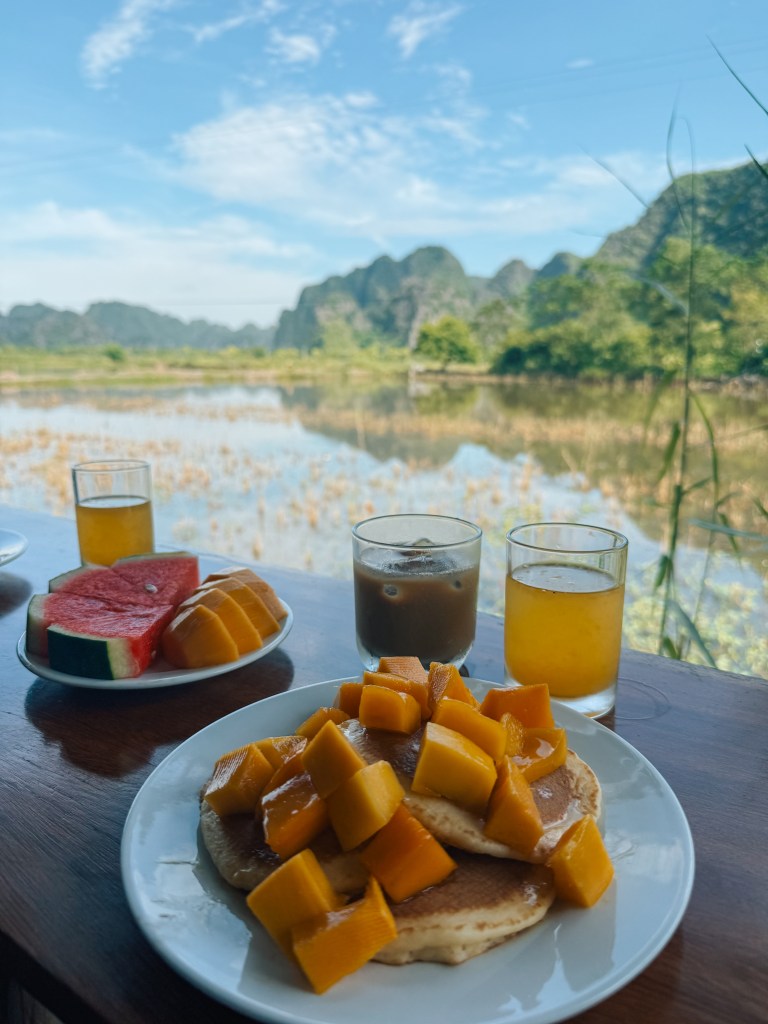 Desayuno en Tam Coc WIndy Fields