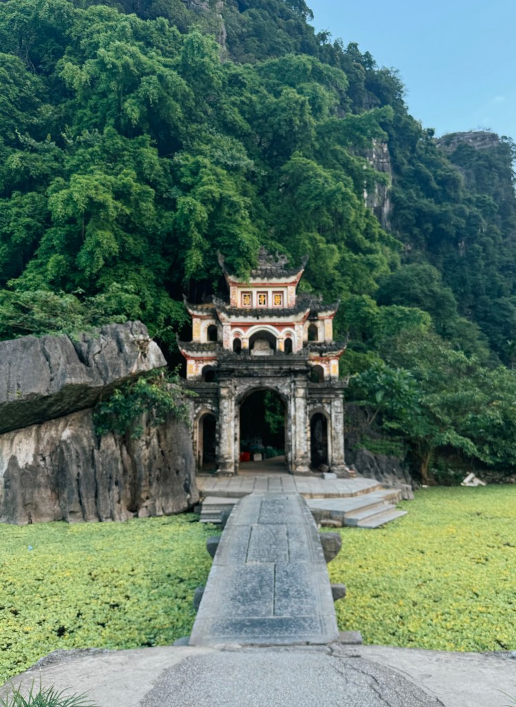 Pagoda Bich Dong